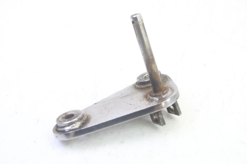 photo de PLATINE CALE PIED AVANT GAUCHE KYMCO ZING 125 (1997 - 2003) - Gros plan technique