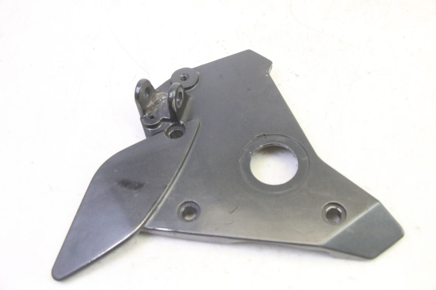 photo de PLATINE CALE PIED AVANT GAUCHE KAWASAKI ZR 7 750 (1999 - 2001) - Zoom état d’usage