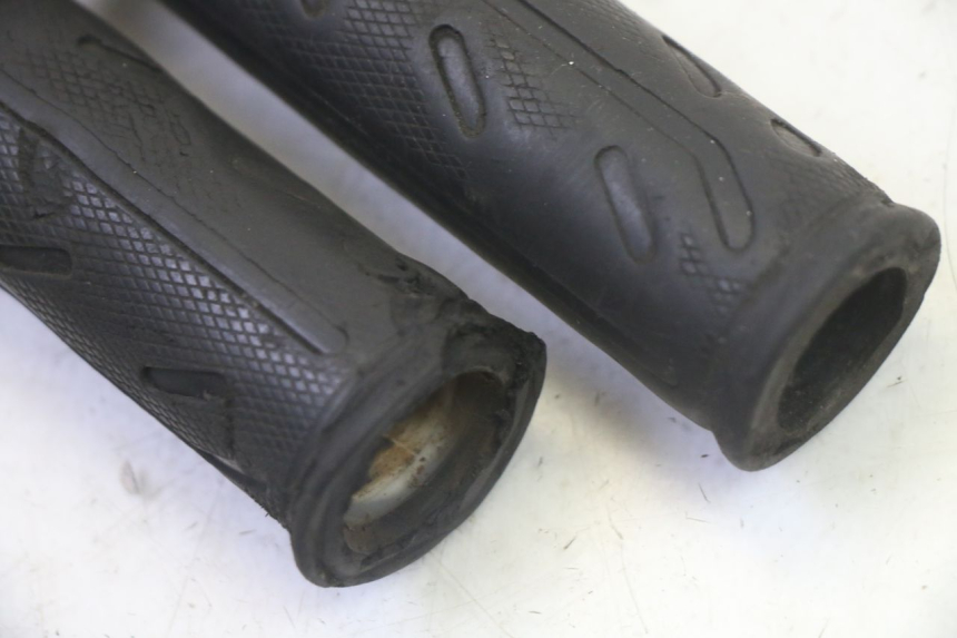 photo de POIGNEE ACCELERATEUR KYMCO AGILITY NAKED RENOUVO 2T 50 (2011 - 2018)