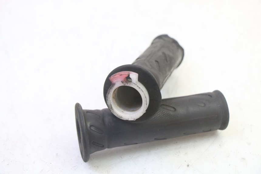 photo de POIGNEE ACCELERATEUR KYMCO AGILITY NAKED RENOUVO 2T 50 (2011 - 2018)