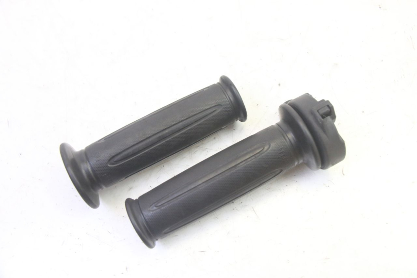 photo de POIGNEE ACCELERATEUR SYM FIDDLE 3 III 125 (2014 - 2020) - Autre angle de vue