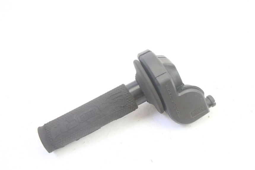 photo de POIGNEE ACCELERATEUR PEUGEOT LUDIX 50 (2005 - 2007) - Autre angle de vue