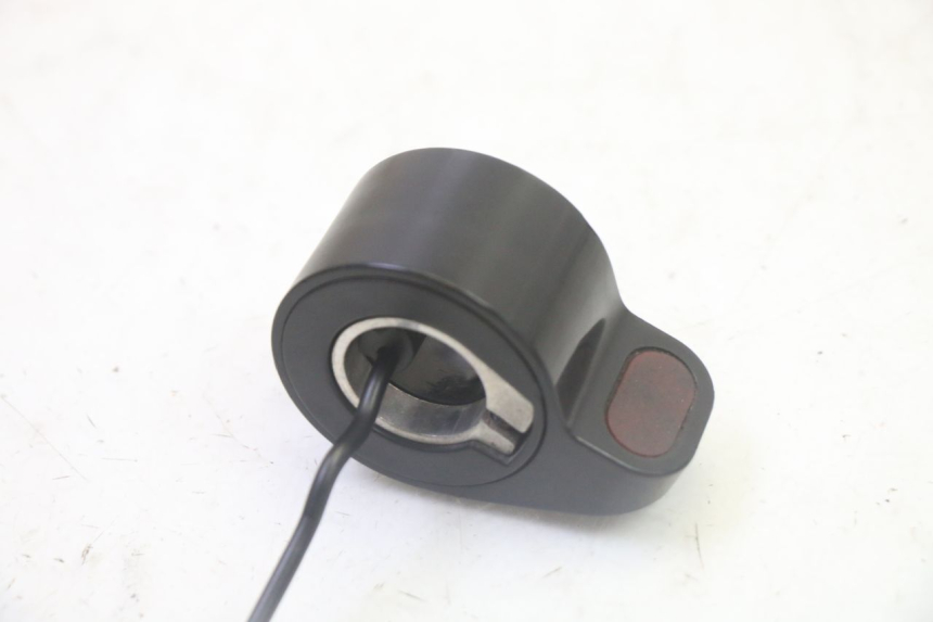 photo de POIGNEE ACCELERATEUR XIAOMI MI PRO 2 1