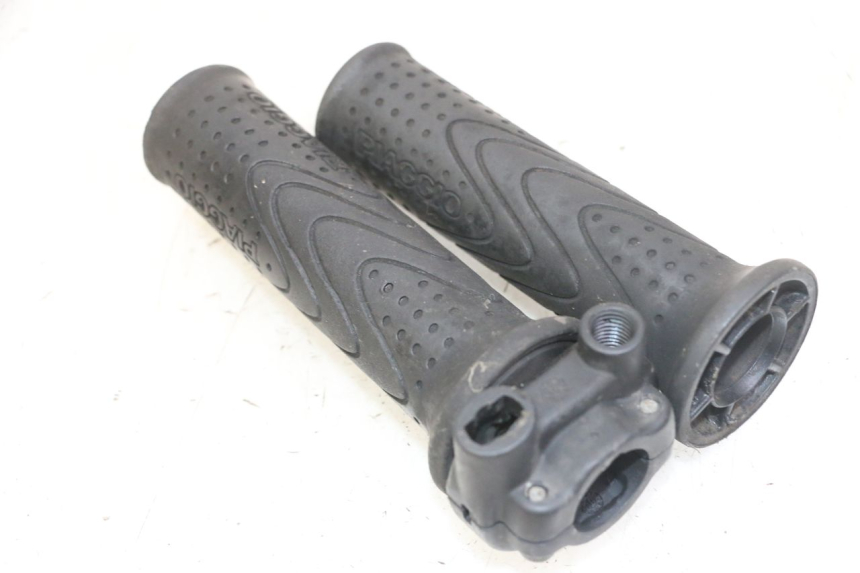 photo de POIGNEE ACCELERATEUR PIAGGIO MP3 LT 300 (2010 - 2016)