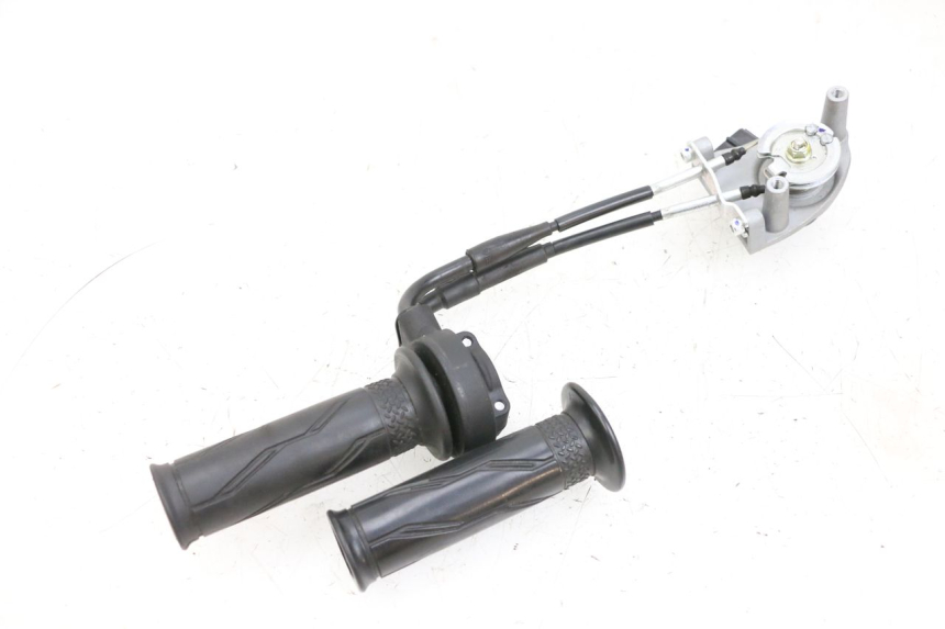 photo de POIGNEE ACCELERATEUR YAMAHA NEO'S CORE 1 (2022 - 2026) - Zoom état d’usage