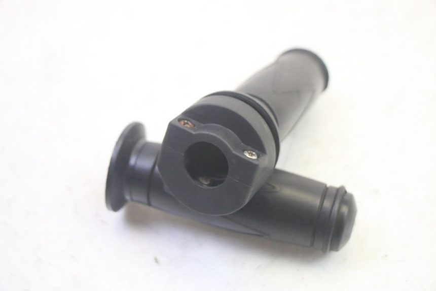 photo de POIGNEE ACCELERATEUR JM MOTORS OLDIES GT 4T 50 (2018 - 2025) - Zoom état d’usage