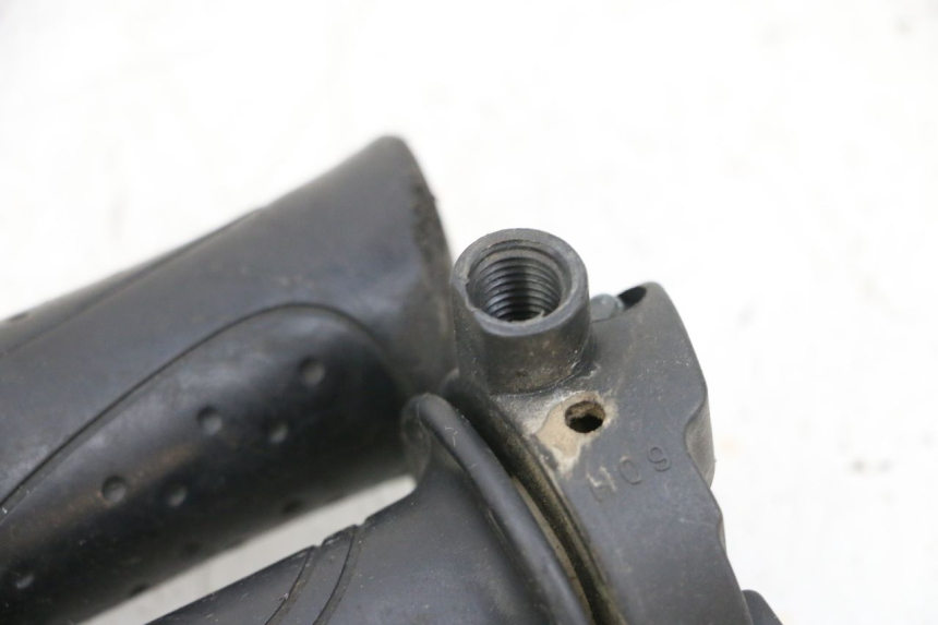 photo de POIGNEE ACCELERATEUR SYM ORBIT 2 50 (2008 - 2014) - Autre angle de vue