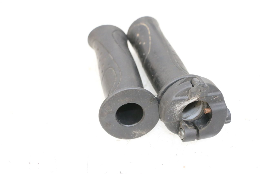 photo de POIGNEE ACCELERATEUR SYM ORBIT III 3 4T 50 (2018 - 2021) - Points de fixation