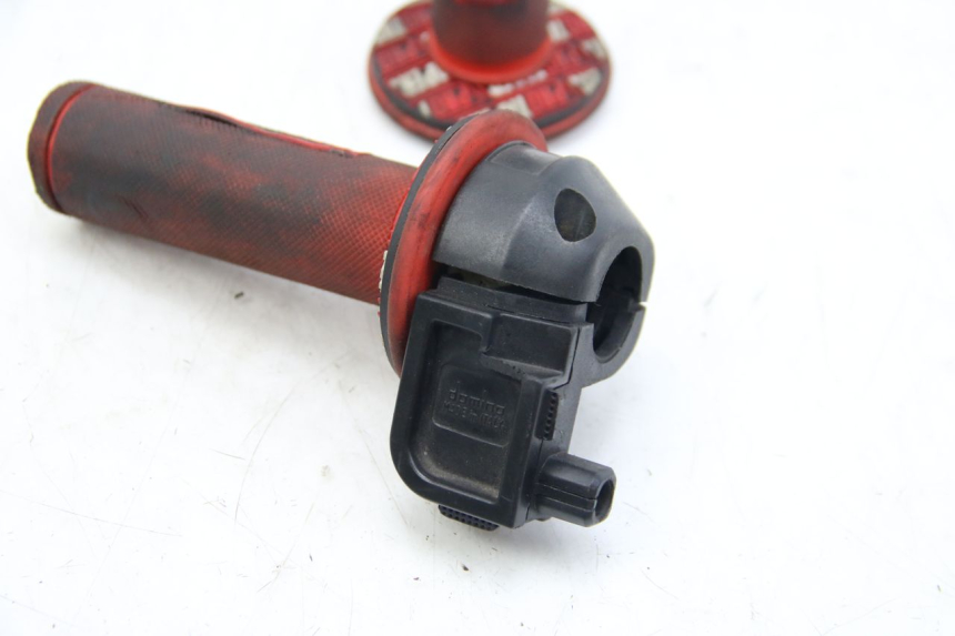 photo de POIGNEE ACCELERATEUR PEUGEOT XP6 50 (1997 - 2003)