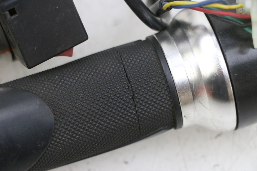 photo de POIGNEE ACCELERATEUR EFUN PUSA 1 - Détail de la pièce