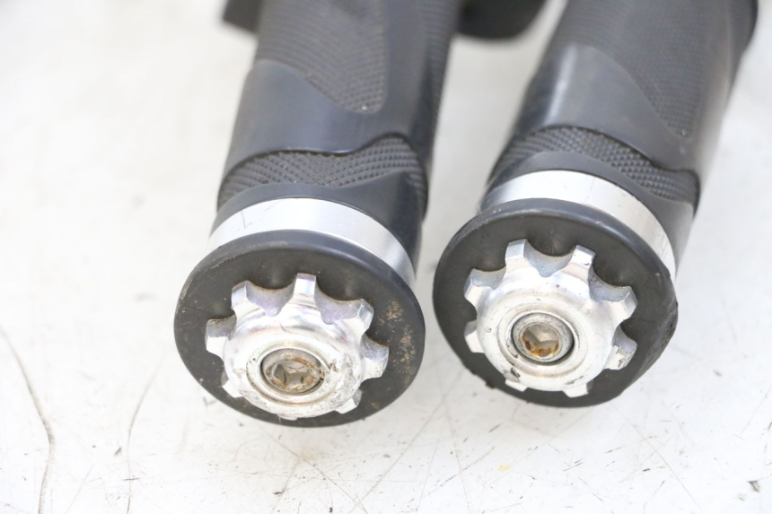 photo de POIGNEE ACCELERATEUR EFUN PUSA 1 - État de surface