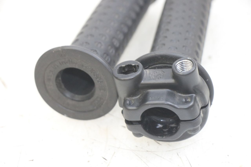 photo de POIGNEE ACCELERATEUR APRILIA SXR 50 (2021 - 2023)