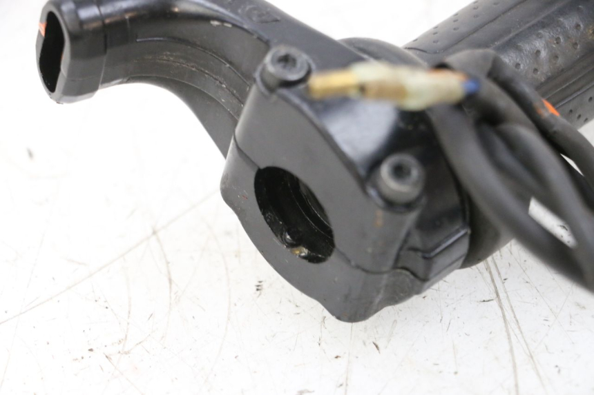 photo de POIGNEE ACCELERATEUR YAMAHA TDM ABS 900 (2002 - 2014) - Gros plan technique