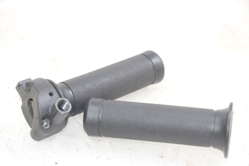 photo de POIGNEE ACCELERATEUR PEUGEOT TWEET 4T 50 (2014 - 2019)