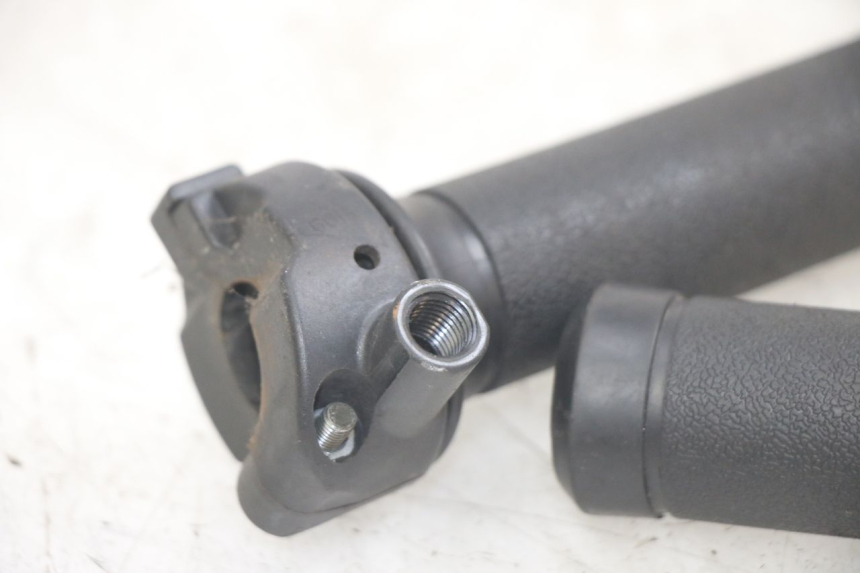 photo de POIGNEE ACCELERATEUR PEUGEOT TWEET 4T 50 (2014 - 2019)