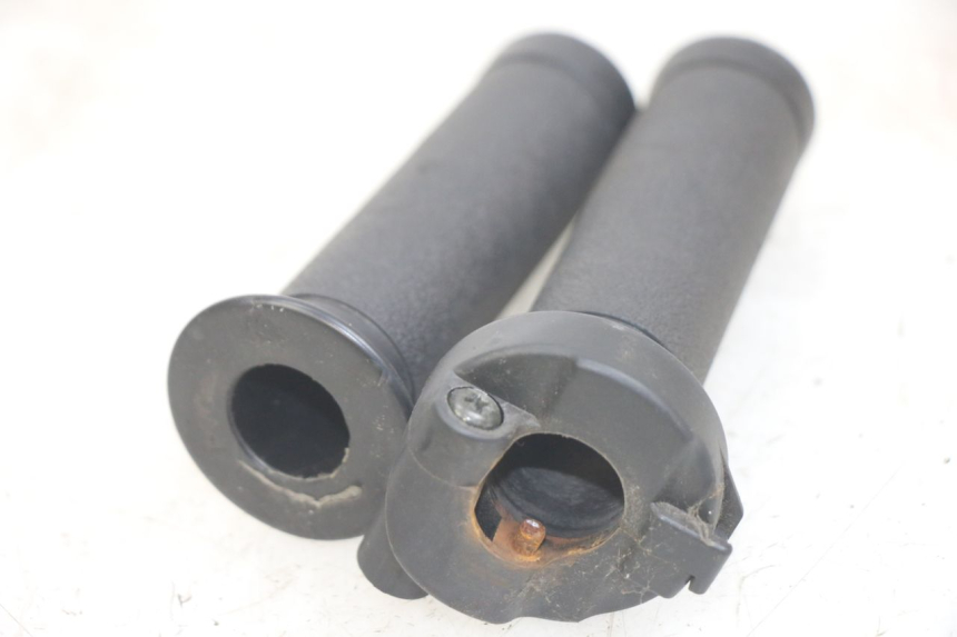 photo de POIGNEE ACCELERATEUR PEUGEOT TWEET 4T 50 (2014 - 2019)