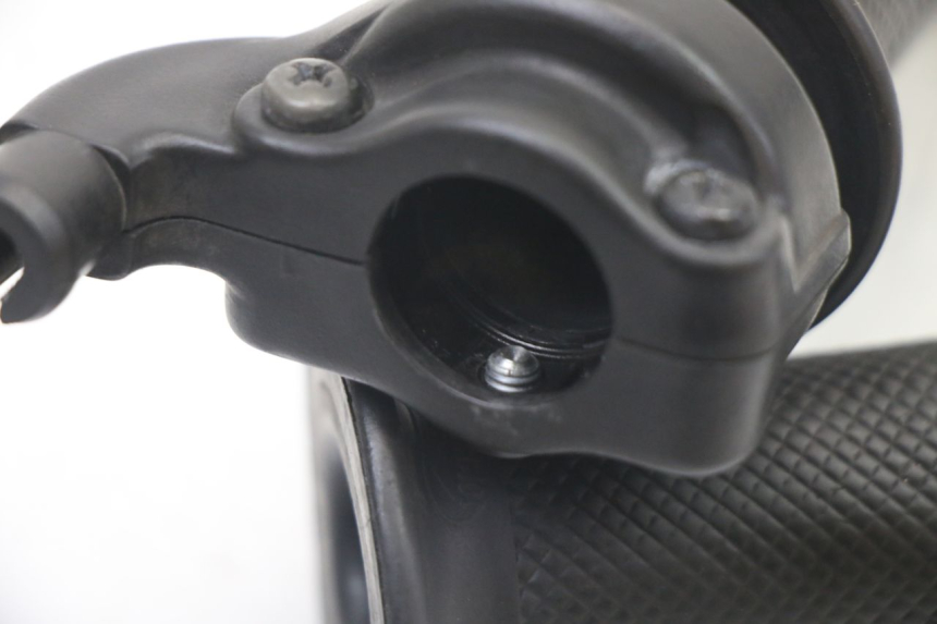 photo de POIGNEE ACCELERATEUR YAMAHA TZR 50 (2008 - 2016)