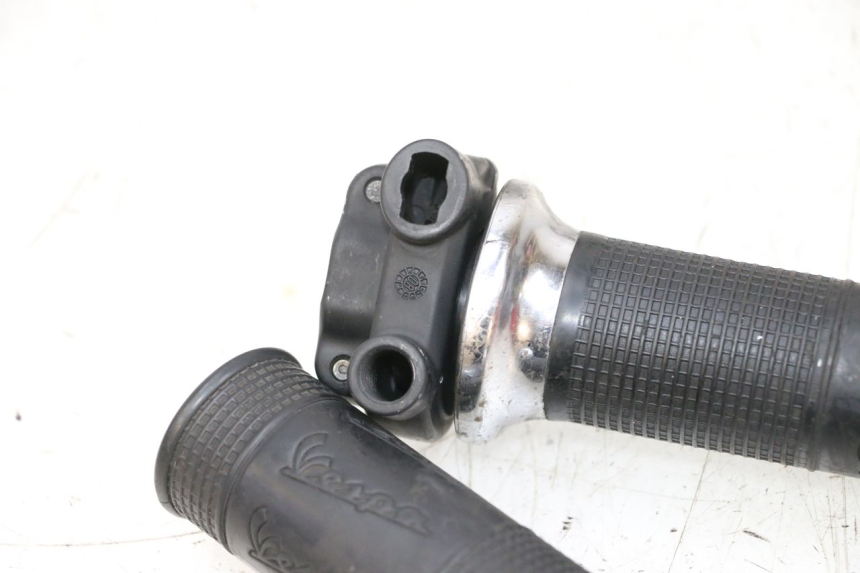 photo de POIGNEE ACCELERATEUR PIAGGIO VESPA GTS SUPER IE 125 (2009 - 2016) - Zoom état d’usage
