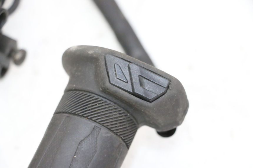 photo de POIGNEE ACCELERATEUR YAMAHA XMAX X-MAX 125 (2006 - 2009)