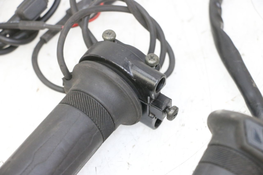 photo de POIGNEE ACCELERATEUR YAMAHA XMAX X-MAX 125 (2006 - 2009)