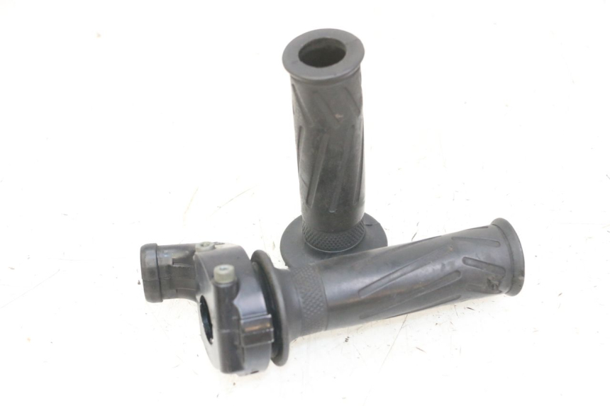 photo de POIGNEE ACCELERATEUR YAMAHA FZS FAZER 600 (2001 - 2003)