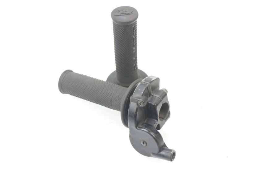 photo de POIGNEE ACCELERATEUR YAMAHA YZ 125 (1998 - 2005)