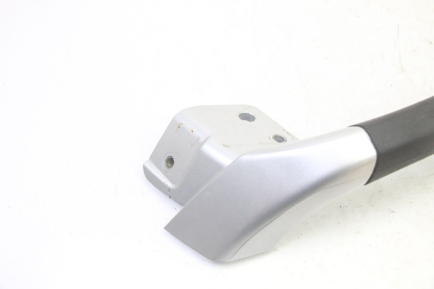 photo de POIGNEE ARRIERE DROITE PIAGGIO MP3 RL 250 (2007 - 2010)