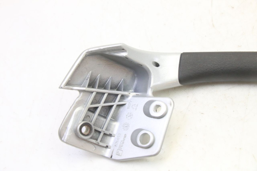 photo de POIGNEE ARRIERE DROITE PIAGGIO MP3 RL 250 (2007 - 2010)