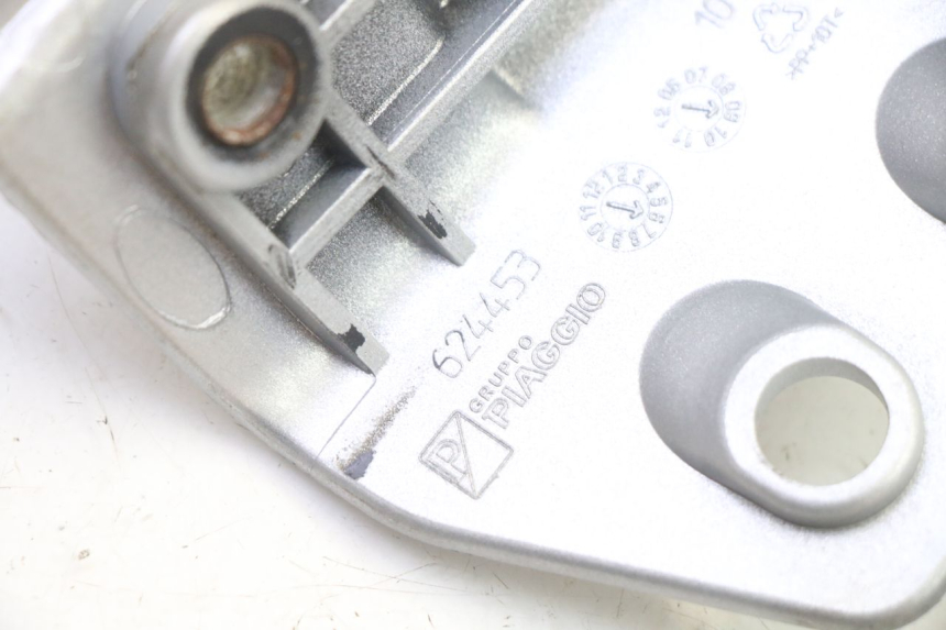 photo de POIGNEE ARRIERE DROITE PIAGGIO MP3 RL 250 (2007 - 2010)