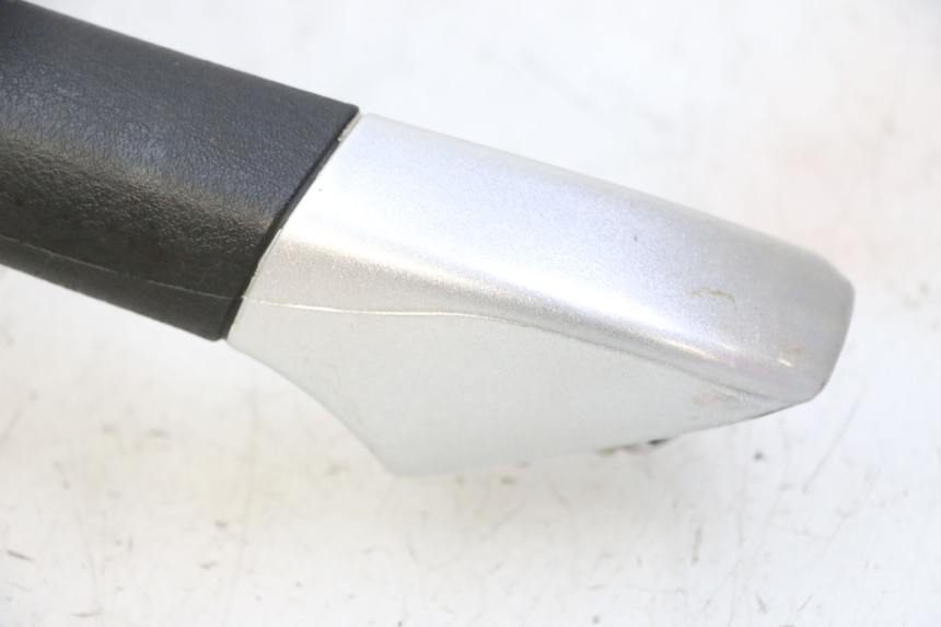 photo de POIGNEE ARRIERE DROITE PIAGGIO MP3 RL 250 (2007 - 2010)