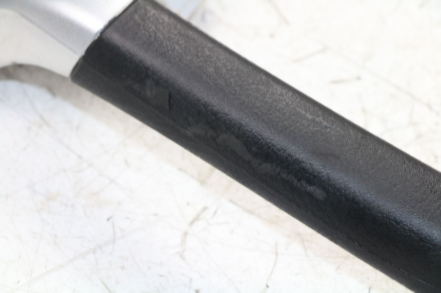 photo de POIGNEE ARRIERE DROITE PIAGGIO MP3 LT 400 (2007 - 2012)