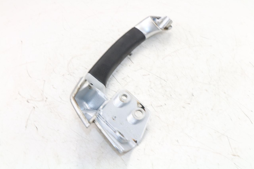 photo de POIGNEE ARRIERE DROITE PIAGGIO MP3 LT 400 (2007 - 2012)