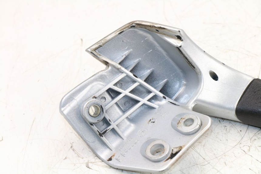 photo de POIGNEE ARRIERE DROITE PIAGGIO MP3 LT 400 (2007 - 2012)