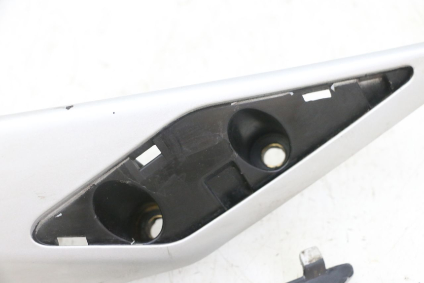 photo de POIGNEE ARRIERE DROITE  PEUGEOT SATELIS 125 (2013 - 2018)