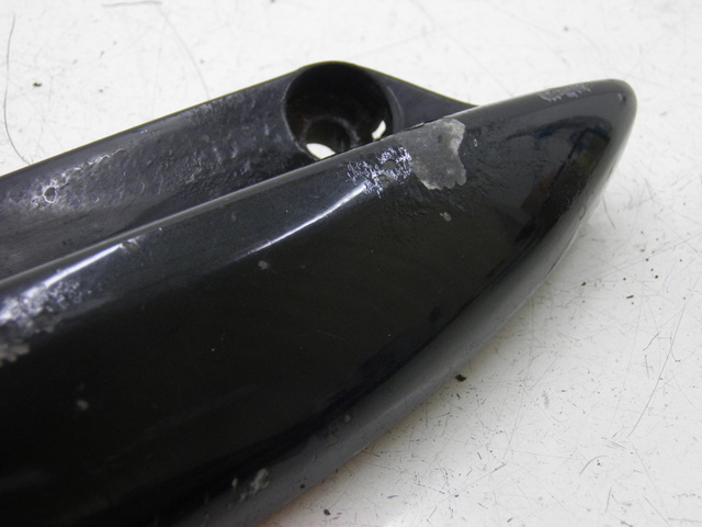 photo de POIGNEE ARRIERE DROITE  SUZUKI UH BURGMAN 125 (2002 - 2006) - Détail de la pièce