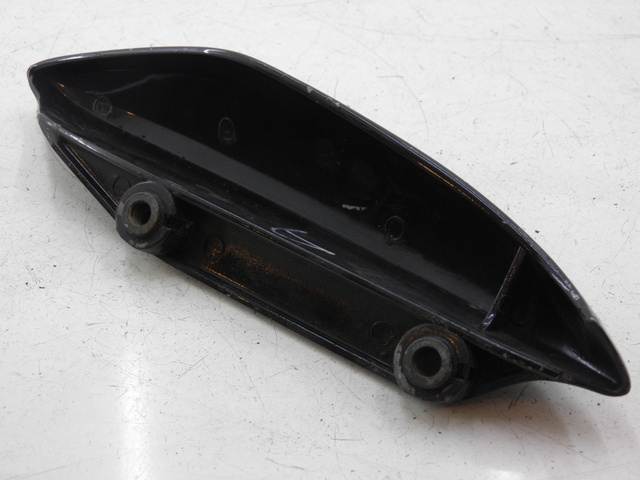 photo de POIGNEE ARRIERE DROITE  SUZUKI UH BURGMAN 125 (2002 - 2006) - Zoom état d’usage