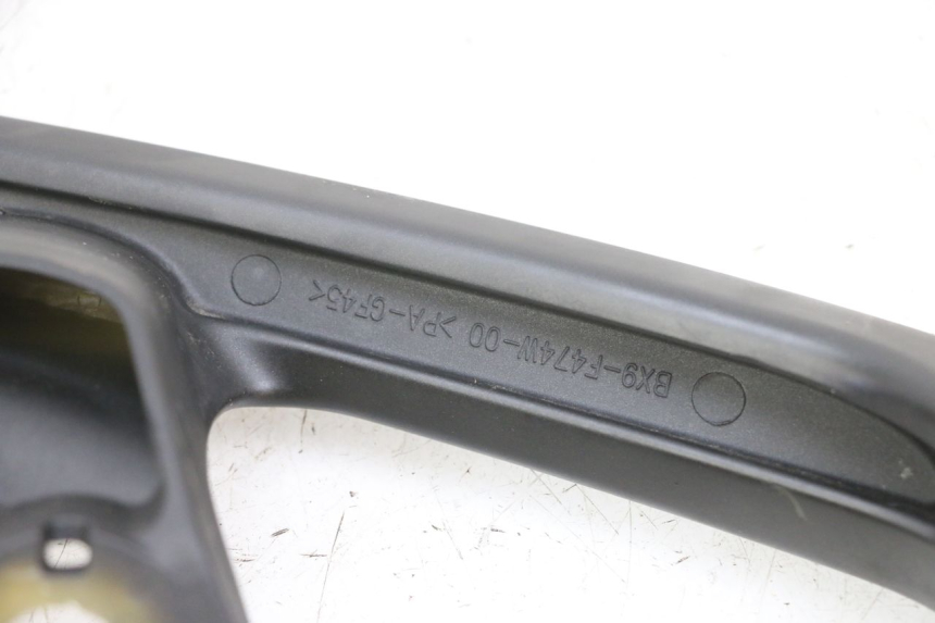 photo de POIGNEE ARRIERE DROITE  YAMAHA TRICITY 300 (2020 - 2024) - Autre angle de vue