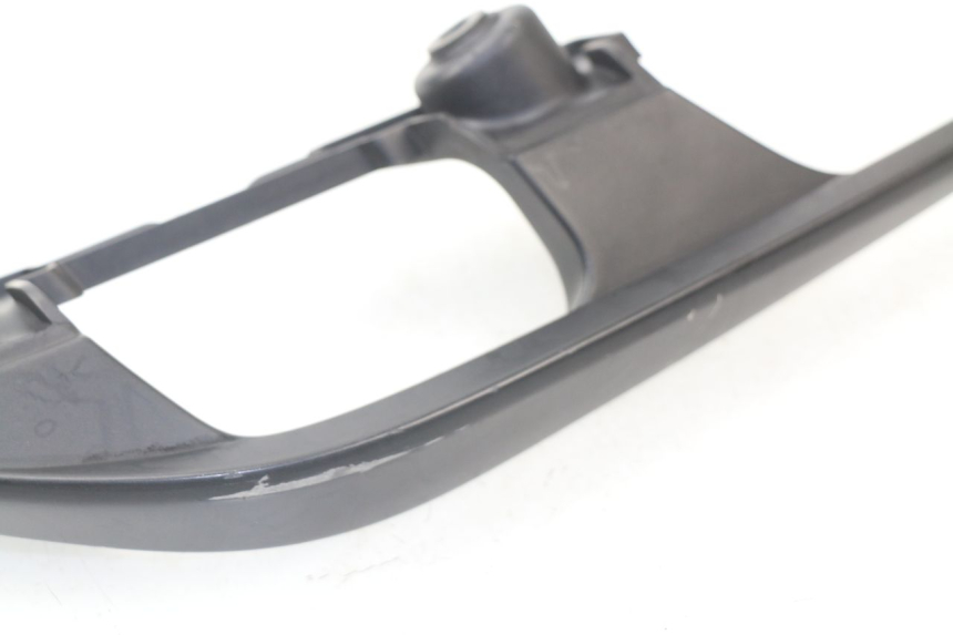 photo de POIGNEE ARRIERE DROITE  YAMAHA XMAX X-MAX ABS 125 (2014 - 2016) - Détail de la pièce