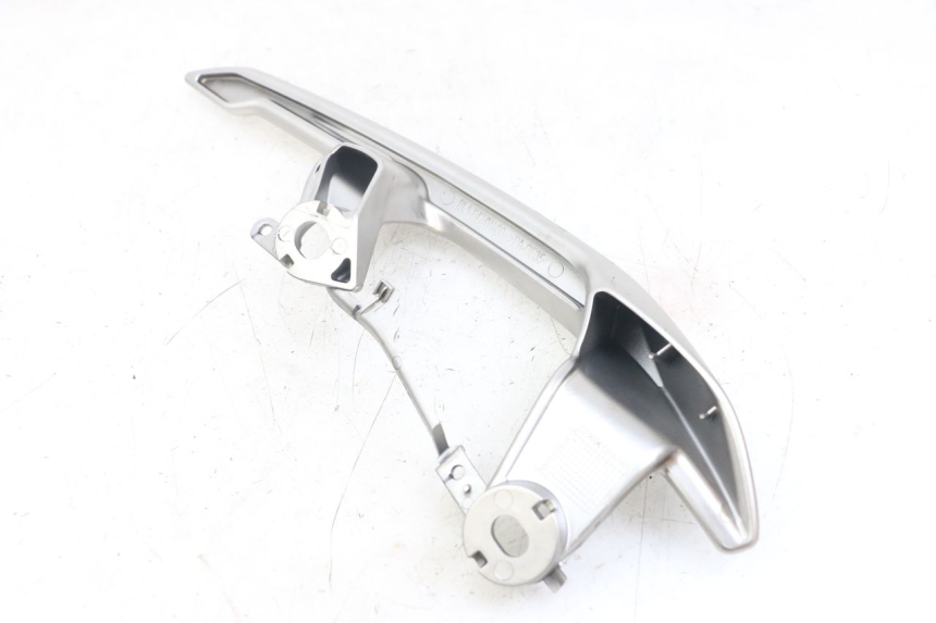 photo de POIGNEE ARRIERE DROITE YAMAHA XMAX X-MAX ABS 125 (2017 - 2020)