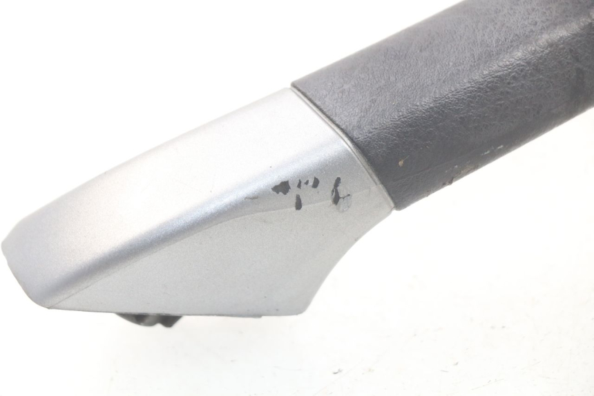 photo de POIGNEE ARRIERE GAUCHE PIAGGIO MP3 125 (2006 - 2014)