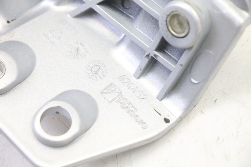 photo de POIGNEE ARRIERE GAUCHE PIAGGIO MP3 RL 250 (2007 - 2010)