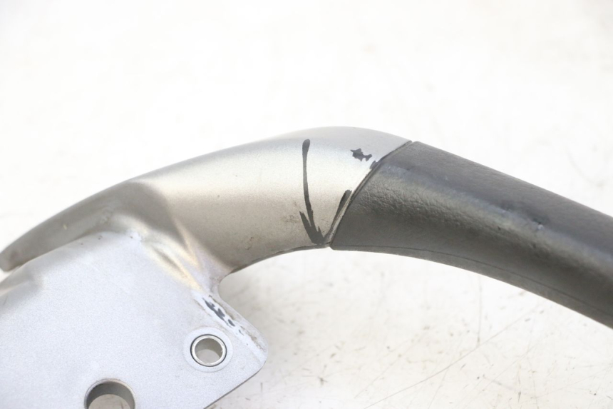 photo de POIGNEE ARRIERE GAUCHE PIAGGIO MP3 125 (2006 - 2014)