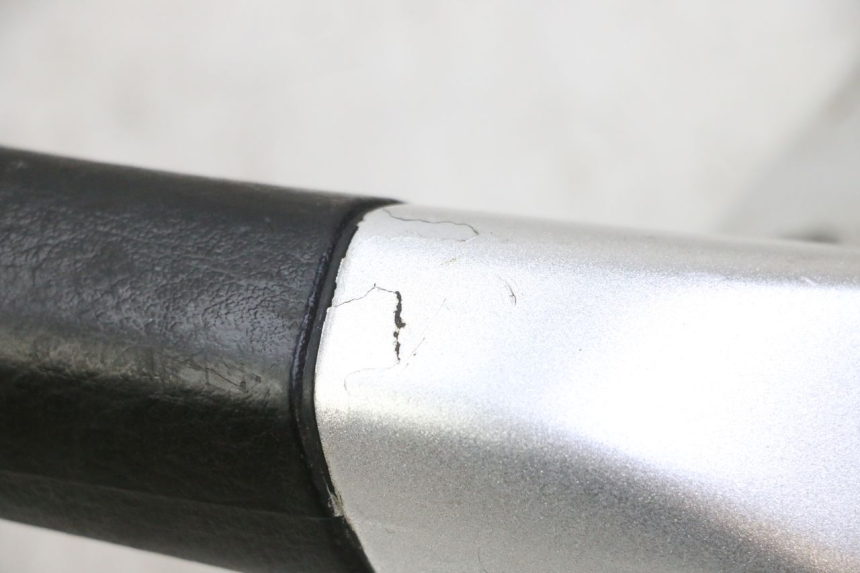 photo de POIGNEE ARRIERE GAUCHE PIAGGIO MP3 RL 250 (2007 - 2010)