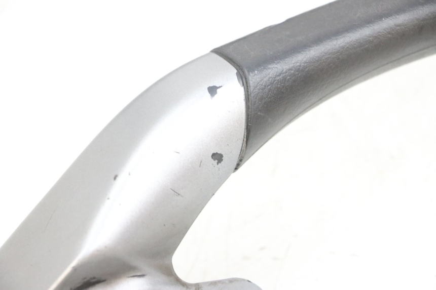 photo de POIGNEE ARRIERE GAUCHE PIAGGIO MP3 125 (2006 - 2014)