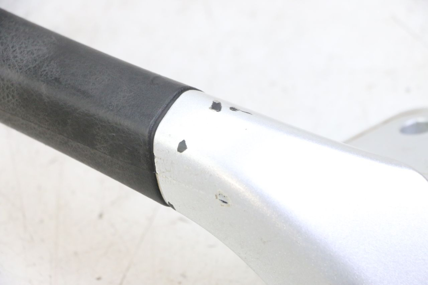 photo de POIGNEE ARRIERE GAUCHE PIAGGIO MP3 LT 400 (2007 - 2012)