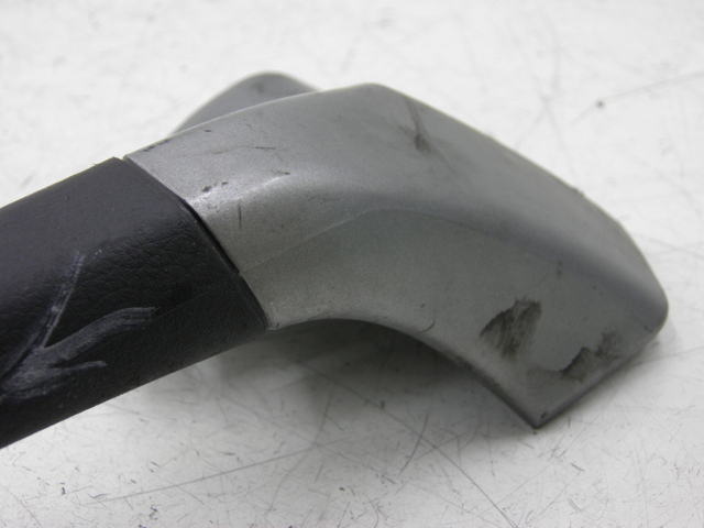 photo de POIGNEE ARRIERE GAUCHE PIAGGIO MP3 RL 125 (2008 - 2009) - Détail de la pièce