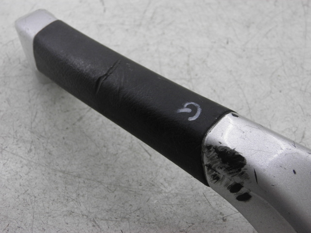 photo de POIGNEE ARRIERE GAUCHE PIAGGIO MP3 RL 250 (2007 - 2010)