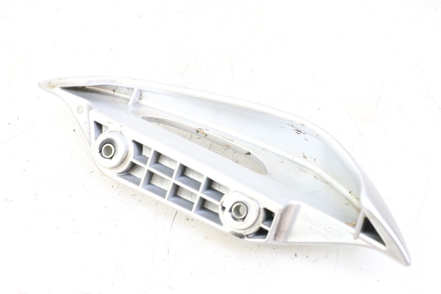 photo de POIGNEE ARRIERE GAUCHE SUZUKI BURGMAN 125 (2007 - 2014)