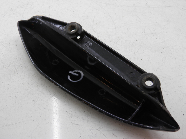 photo de POIGNEE ARRIERE GAUCHE SUZUKI UH BURGMAN 125 (2002 - 2006) - Vue d’ensemble