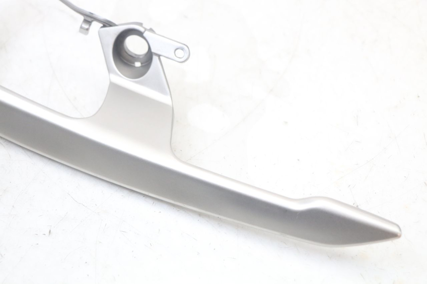 photo de POIGNEE ARRIERE GAUCHE YAMAHA XMAX X-MAX ABS 125 (2017 - 2020)